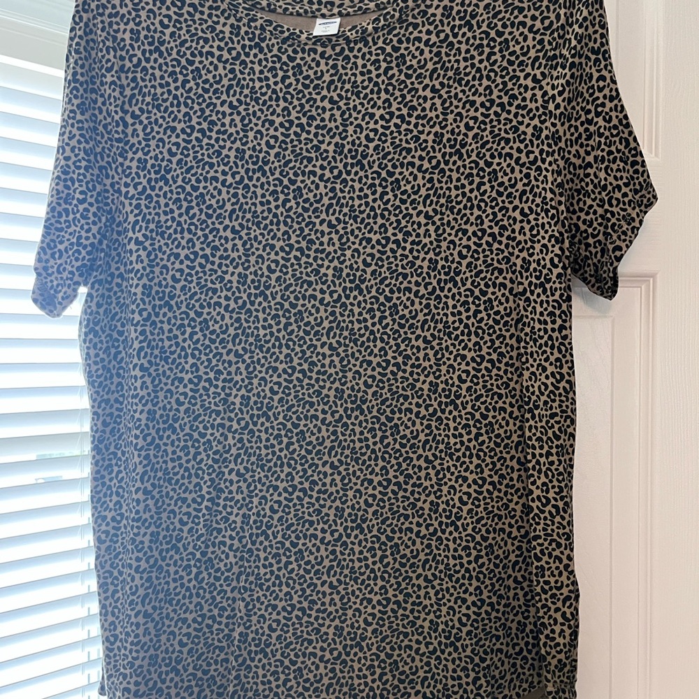 Old Navy Leopard Print Tee in Black & Tan